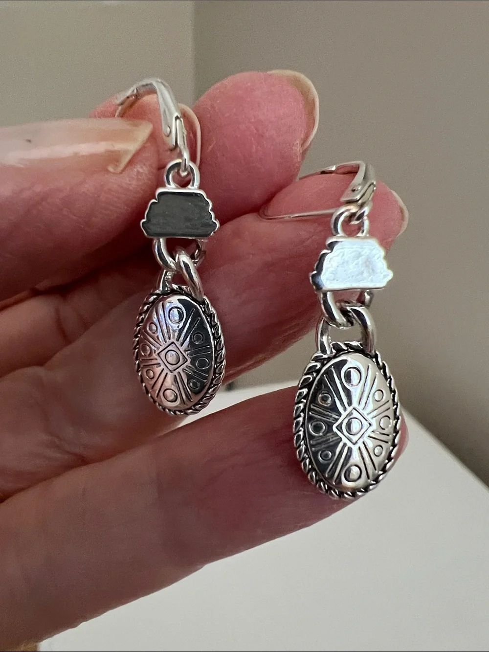 Vintage detailed oval